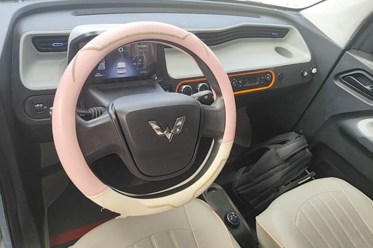 Used Wuling Hongguang MINIEV 2020 Enjoyment Model Lithium Iron Phosphate Center Console