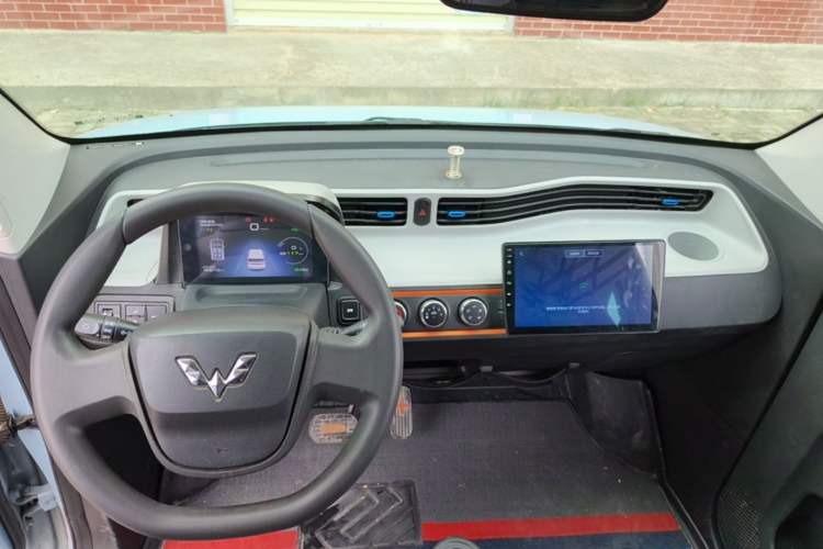 Used Wuling Hongguang MINIEV 2020 Freedom Version Lithium Iron Phosphate Center Console