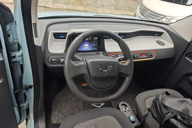 Used Wuling Hongguang MINIEV 2020 Enjoyment Model Lithium Iron Phosphate Center Console