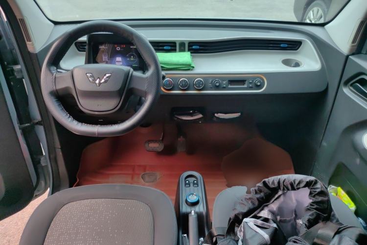 Used Wuling Hongguang MINIEV 2020 Freedom Version Lithium Iron Phosphate Center Console
