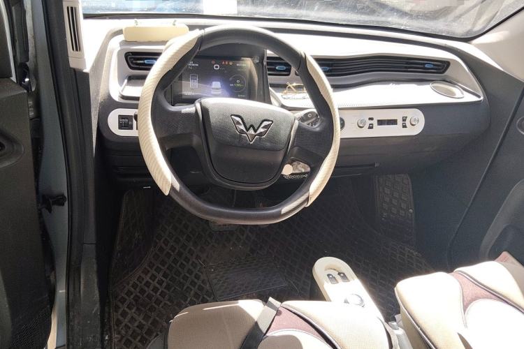 Used Wuling Hongguang MINIEV 2020 Enjoyment Model Lithium Iron Phosphate Center Console