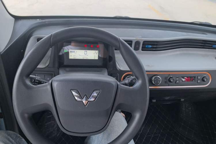 Used Wuling Hongguang MINIEV 2020 Easy Version Lithium-Ion Battery Center Console