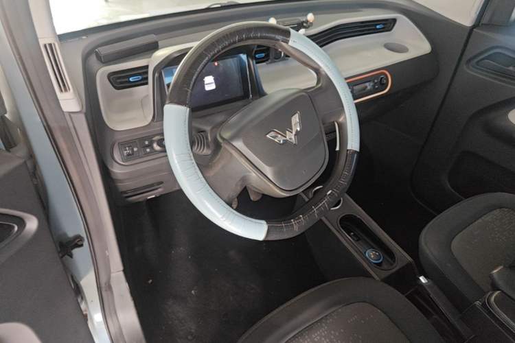 Used Wuling Hongguang MINIEV 2020 Enjoyment Model Lithium Iron Phosphate Center Console
