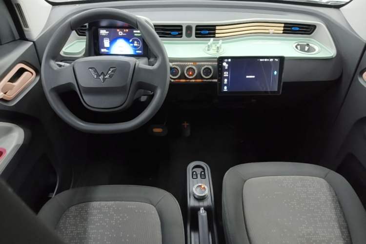 Used Wuling Hongguang MINIEV 2020 Enjoyment Model Lithium Iron Phosphate Center Console