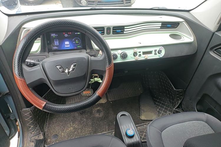 Used Wuling Hongguang MINIEV 2020 Freedom Version Lithium Iron Phosphate Center Console