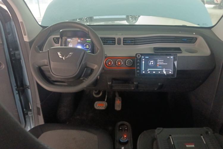Used Wuling Hongguang MINIEV 2020 Freedom Version Lithium Iron Phosphate Center Console