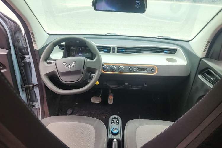 Used Wuling Hongguang MINIEV 2020 Enjoy Edition Lithium-Ion Battery Center Console