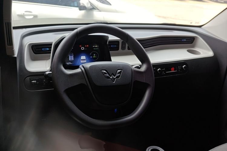Used Wuling Hongguang MINIEV 2020 Freedom Version Lithium Iron Phosphate Center Console