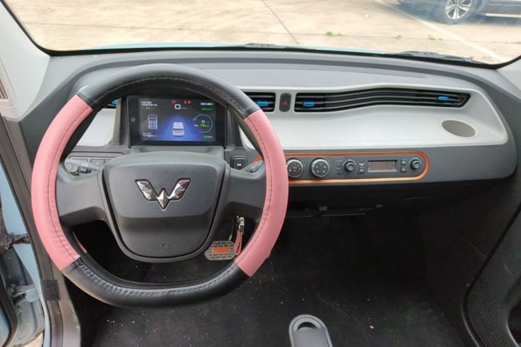 Used Wuling Hongguang MINIEV 2020 Freedom Version Lithium Iron Phosphate Center Console
