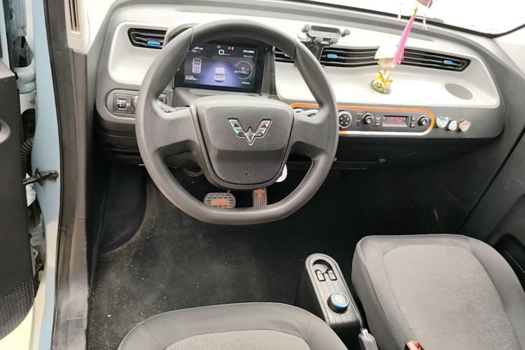 Used Wuling Hongguang MINIEV 2020 Enjoyment Model Lithium Iron Phosphate Center Console