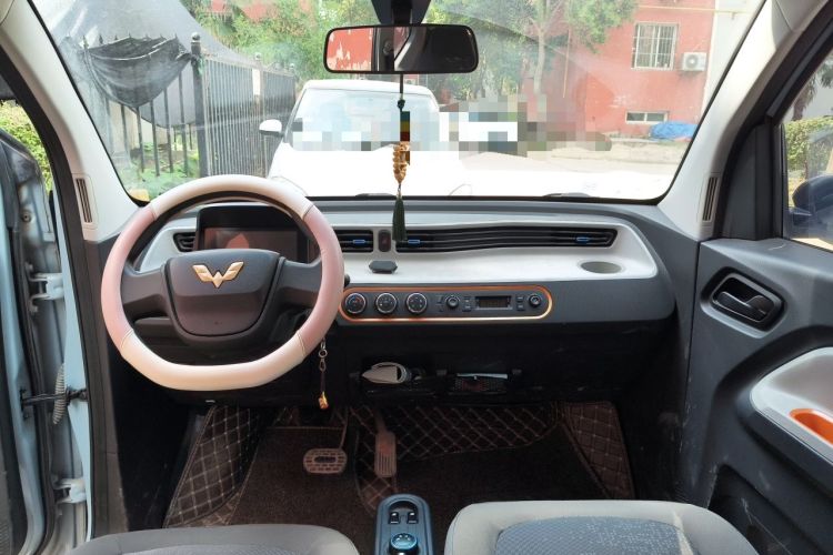 Used Wuling Hongguang MINIEV 2020 Freedom Version Lithium Iron Phosphate Center Console