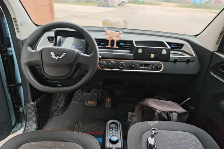 Used Wuling Hongguang MINIEV 2020 Freedom Version Lithium Iron Phosphate Center Console