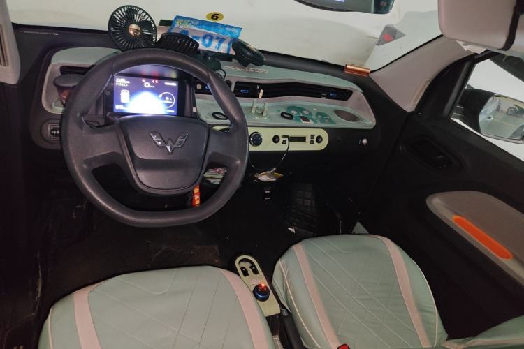 Used Wuling Hongguang MINIEV 2020 Freedom Version Lithium Iron Phosphate Center Console