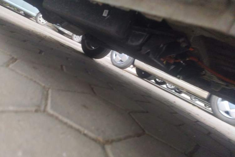Used Wuling Hongguang MINIEV 2020 Zizai Version Lithium-NMC Chassis Front Right