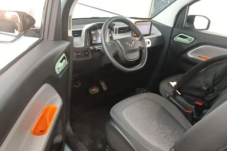Used Wuling Hongguang MINIEV 2020 Freedom Version Lithium Iron Phosphate Driver Seat