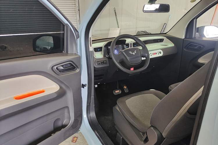 Used Wuling Hongguang MINIEV 2020 Freedom Version Lithium Iron Phosphate Driver Seat