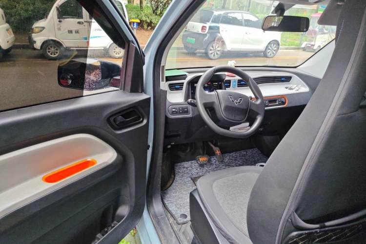 Used Wuling Hongguang MINIEV 2020 Freedom Version Lithium Iron Phosphate Driver Seat