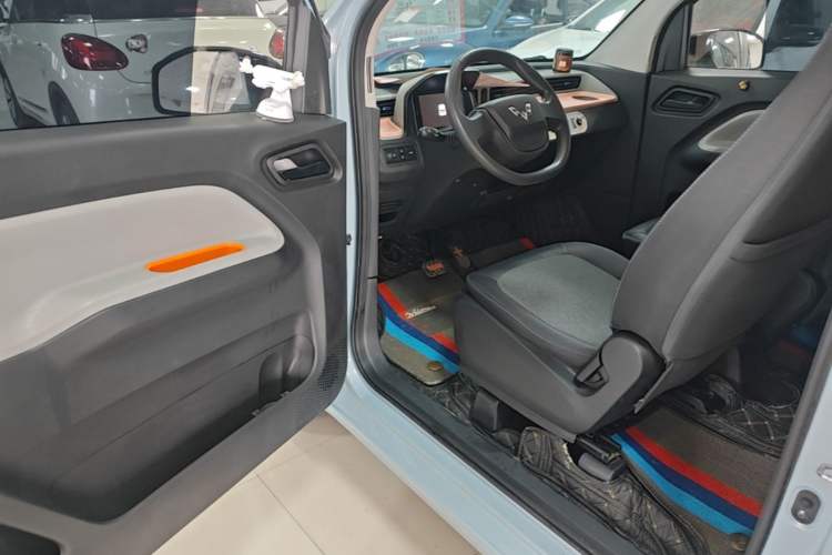 Used Wuling Hongguang MINIEV 2020 Freedom Version Lithium Iron Phosphate Driver Seat