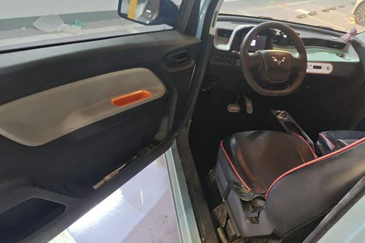 Used Wuling Hongguang MINIEV 2020 Freedom Version Lithium Iron Phosphate Driver Seat