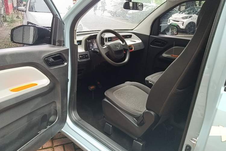 Used Wuling Hongguang MINIEV 2020 Zizai Version Lithium-NMC Driver Seat