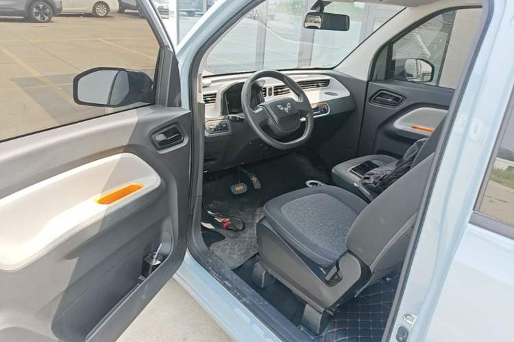 Used Wuling Hongguang MINIEV 2020 Freedom Version Lithium Iron Phosphate Driver Seat