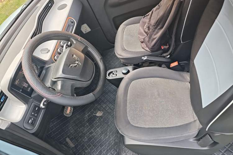 Used Wuling Hongguang MINIEV 2020 Freedom Version Lithium Iron Phosphate Driver Seat