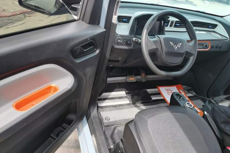 Used Wuling Hongguang MINIEV 2020 Freedom Version Lithium Iron Phosphate Driver Seat