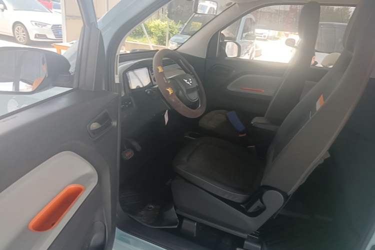 Used Wuling Hongguang MINIEV 2020 Zizai Version Lithium-NMC Driver Seat