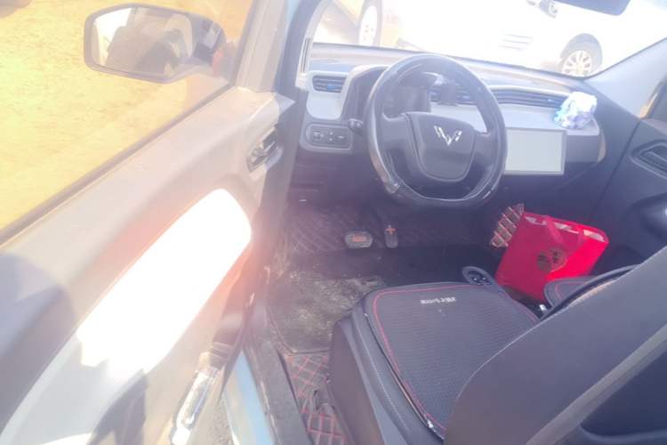 Used Wuling Hongguang MINIEV 2020 Freedom Version Lithium Iron Phosphate Driver Seat