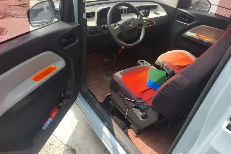 Used Wuling Hongguang MINIEV 2020 Zizai Version Lithium-NMC Driver Seat