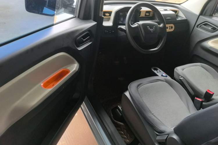 Used Wuling Hongguang MINIEV 2020 Freedom Version Lithium Iron Phosphate Driver Seat