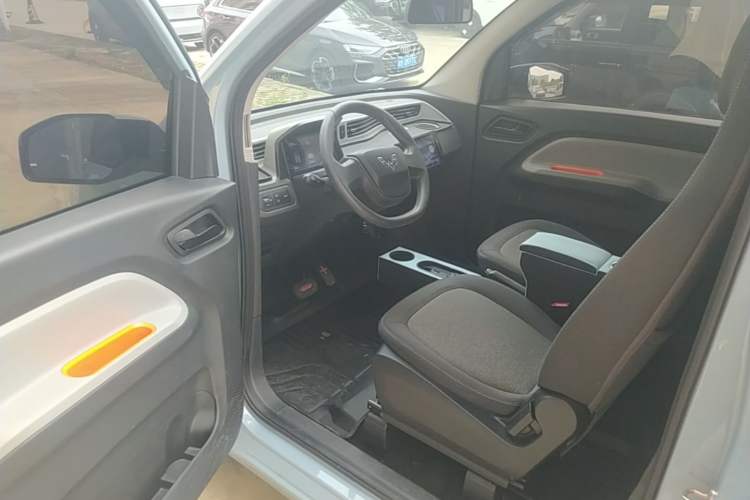 Used Wuling Hongguang MINIEV 2020 Freedom Version Lithium Iron Phosphate Driver Seat