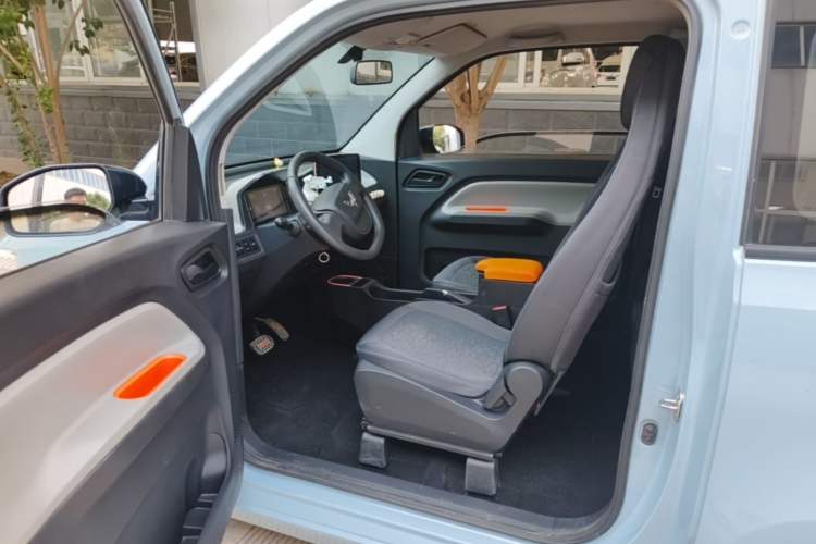 Used Wuling Hongguang MINIEV 2020 Freedom Version Lithium Iron Phosphate Driver Seat