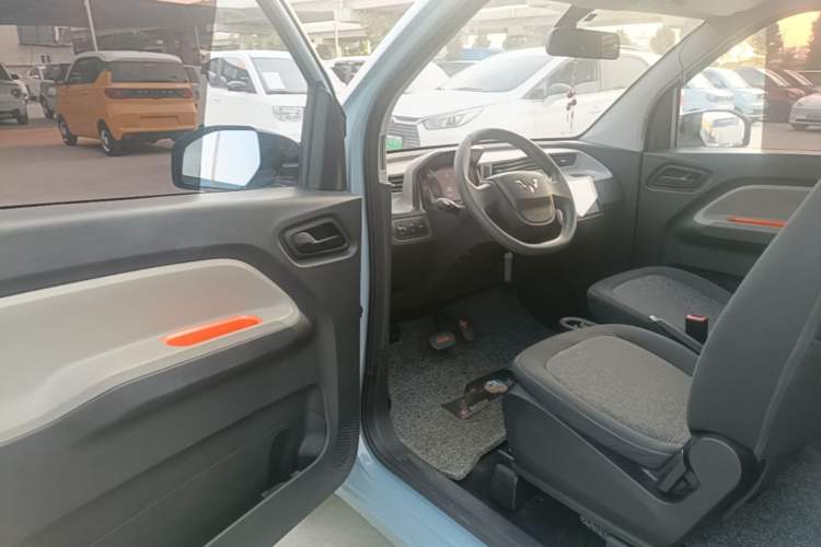 Used Wuling Hongguang MINIEV 2020 Freedom Version Lithium Iron Phosphate Driver Seat