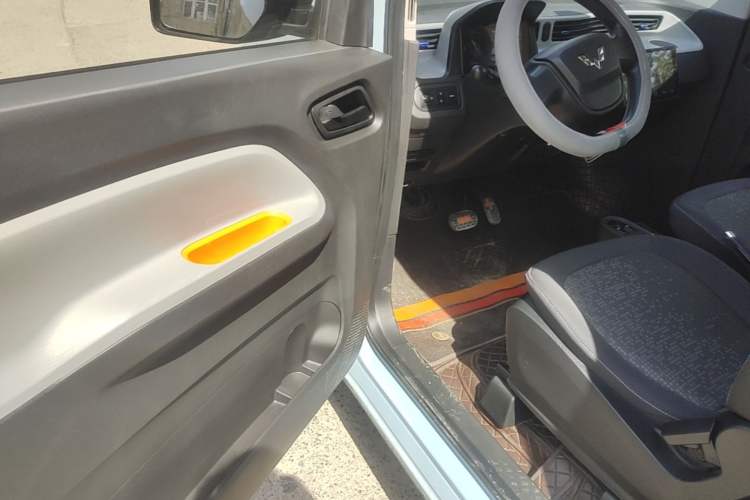 Used Wuling Hongguang MINIEV 2020 Zizai Version Lithium-NMC Driver Seat