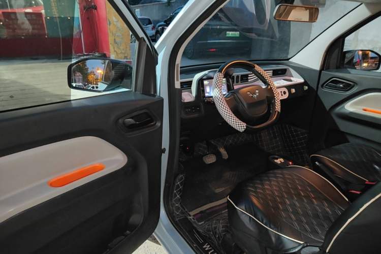 Used Wuling Hongguang MINIEV 2020 Zizai Version Lithium-NMC Driver Seat