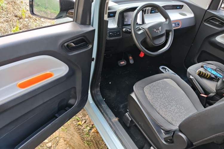 Used Wuling Hongguang MINIEV 2020 Zizai Version Lithium-NMC Driver Seat