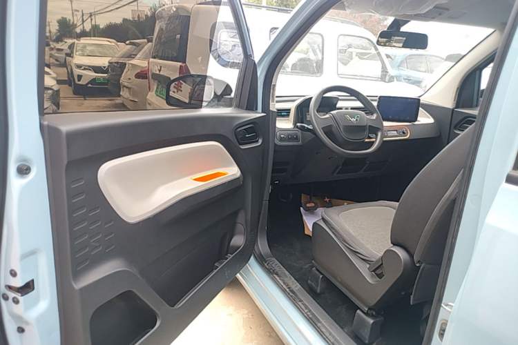Used Wuling Hongguang MINIEV 2020 Easy Version Lithium-Ion Battery Driver Seat