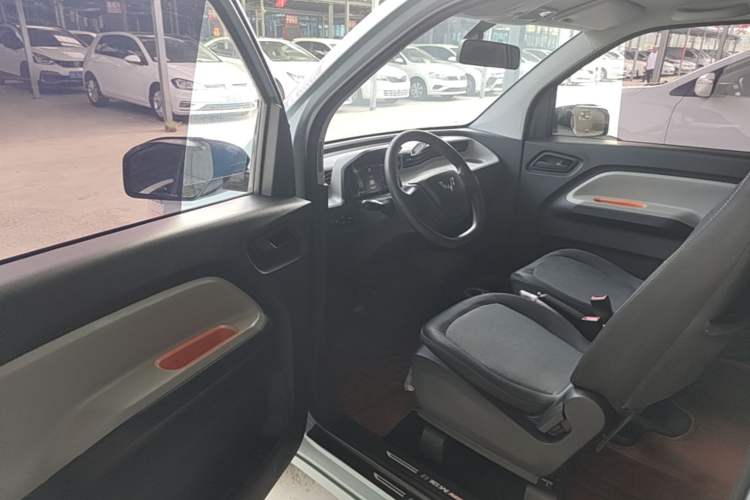 Used Wuling Hongguang MINIEV 2020 Enjoyment Model Lithium Iron Phosphate Driver Seat