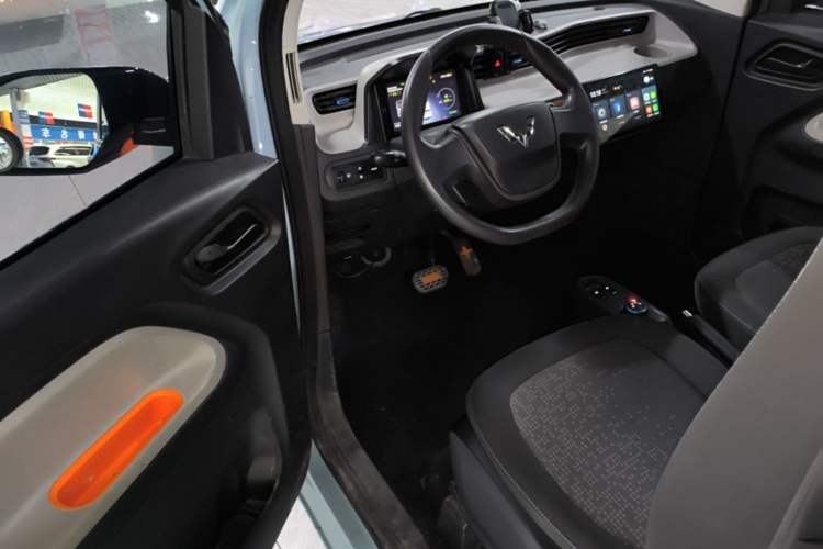 Used Wuling Hongguang MINIEV 2020 Zizai Version Lithium-NMC Driver Seat