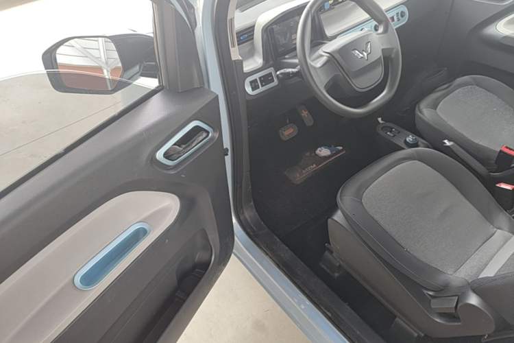 Used Wuling Hongguang MINIEV 2020 Enjoyment Model Lithium Iron Phosphate Driver Seat