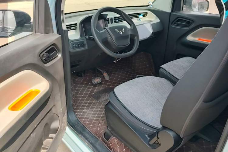 Used Wuling Hongguang MINIEV 2020 Enjoyment Model Lithium Iron Phosphate Driver Seat