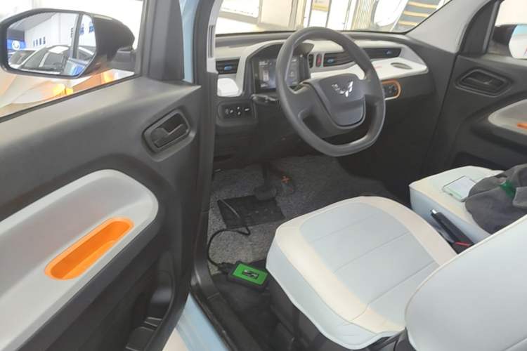 Used Wuling Hongguang MINIEV 2020 Zizai Version Lithium-NMC Driver Seat