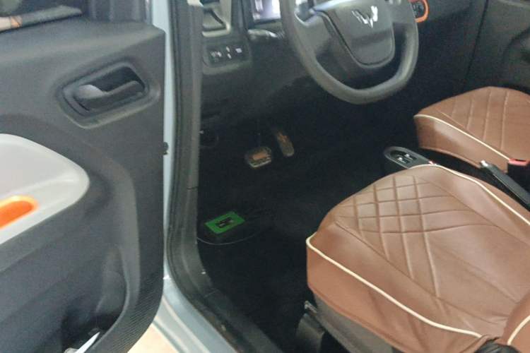 Used Wuling Hongguang MINIEV 2020 Enjoyment Model Lithium Iron Phosphate Driver Seat