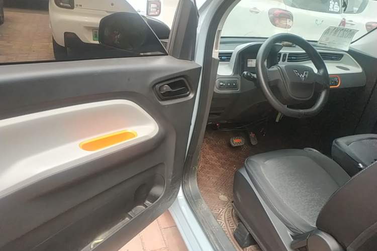Used Wuling Hongguang MINIEV 2020 Lite Version Lithium Iron Phosphate Driver Seat