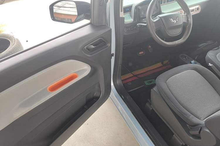 Used Wuling Hongguang MINIEV 2020 Freedom Version Lithium Iron Phosphate Driver Seat