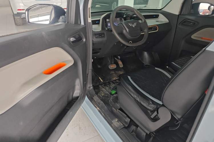 Used Wuling Hongguang MINIEV 2020 Freedom Version Lithium Iron Phosphate Driver Seat