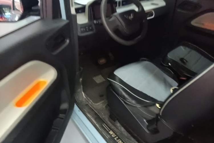 Used Wuling Hongguang MINIEV 2020 Enjoyment Model Lithium Iron Phosphate Driver Seat
