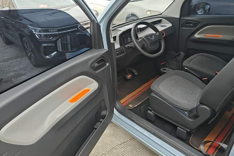 Used Wuling Hongguang MINIEV 2020 Freedom Version Lithium Iron Phosphate Driver Seat