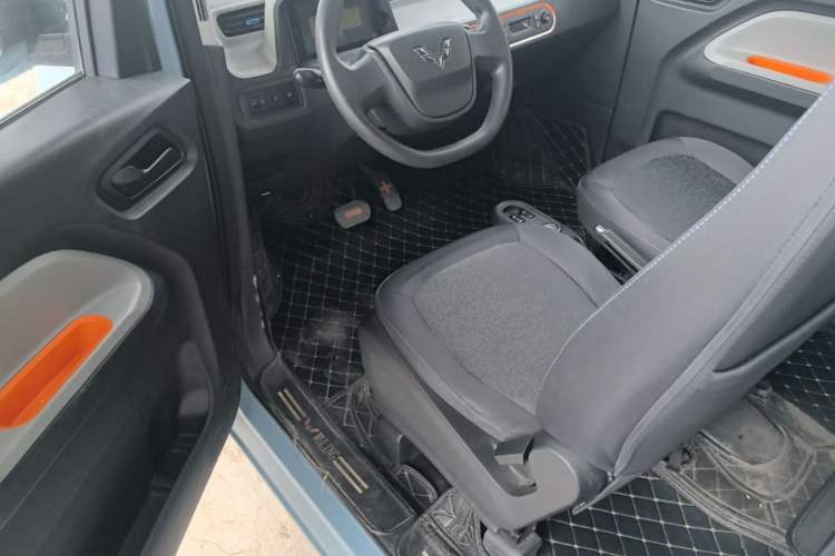 Used Wuling Hongguang MINIEV 2020 Easy Version Lithium-Ion Battery Driver Seat